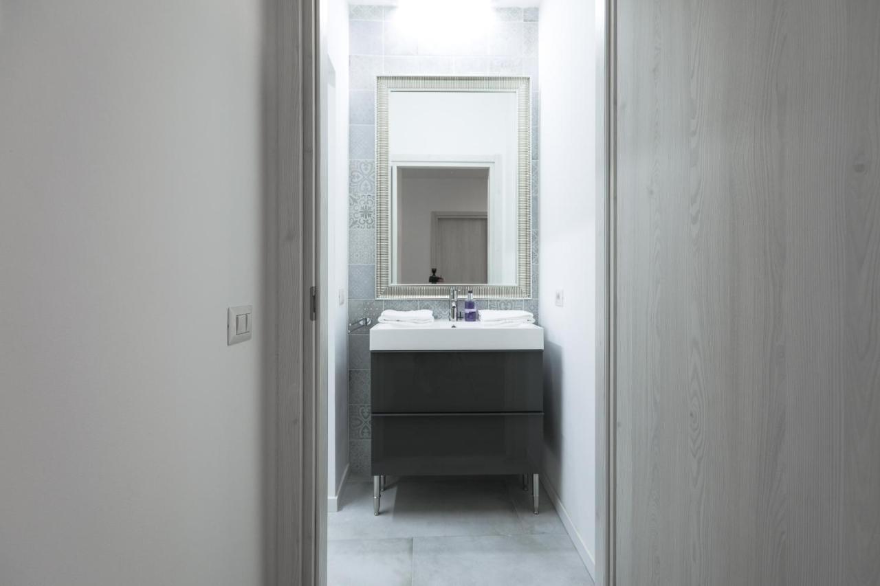 Blue Sapphire Como Cozy Flat In Center Of City Apartment Exterior photo